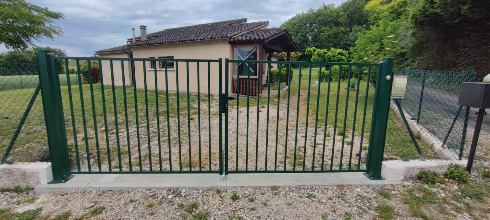 portail acier ou alu : portail illoclot battant acier vert